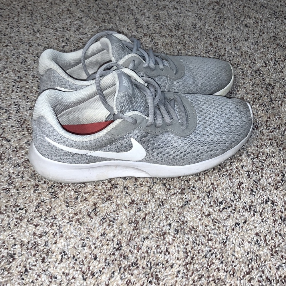 nike athletic tennis shoes
